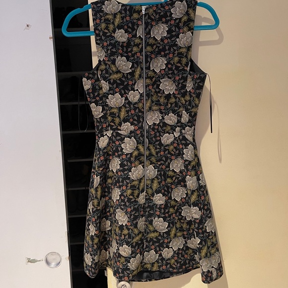 Zara Floral Dress - Picture 3 of 3